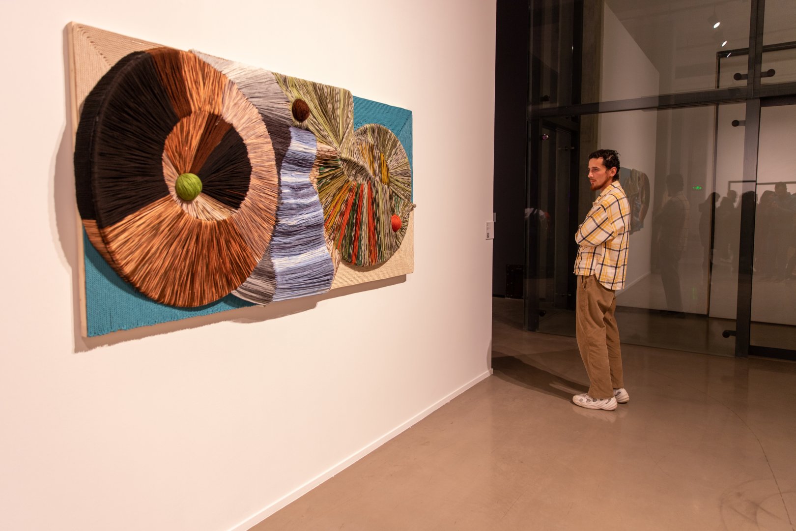 YARAT Müasir İncəsənət Məktəbinin ikinci buraxılış tələbələrinin “SONLUQDAN SONSUZLUĞA” yekun sərgsini təqdim etdi (FOTO)