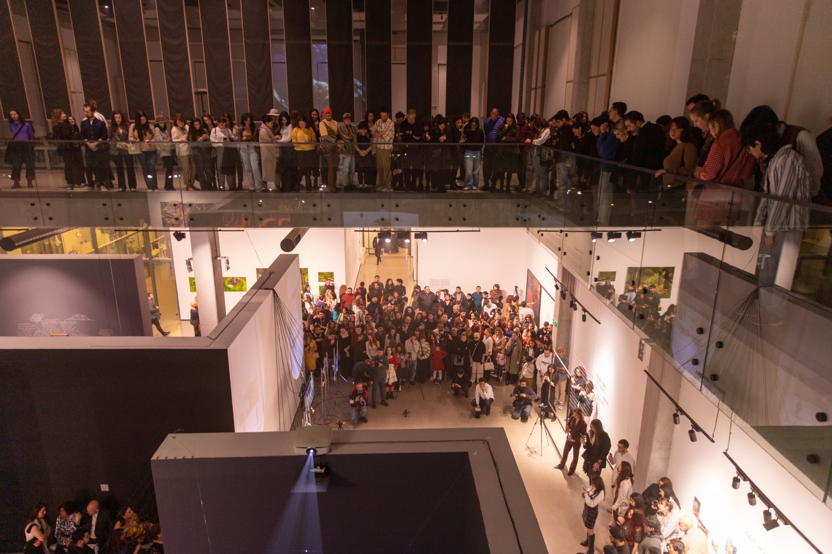 YARAT Müasir İncəsənət Məktəbinin ikinci buraxılış tələbələrinin “SONLUQDAN SONSUZLUĞA” yekun sərgsini təqdim etdi (FOTO)