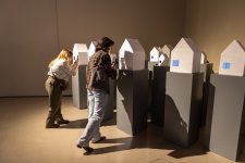 YARAT Müasir İncəsənət Məktəbinin ikinci buraxılış tələbələrinin “SONLUQDAN SONSUZLUĞA” yekun sərgsini təqdim etdi (FOTO)