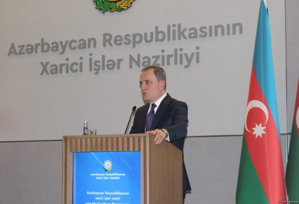 Ceyhun Bayramov Əlcəzairə rəsmi səfərə gedib