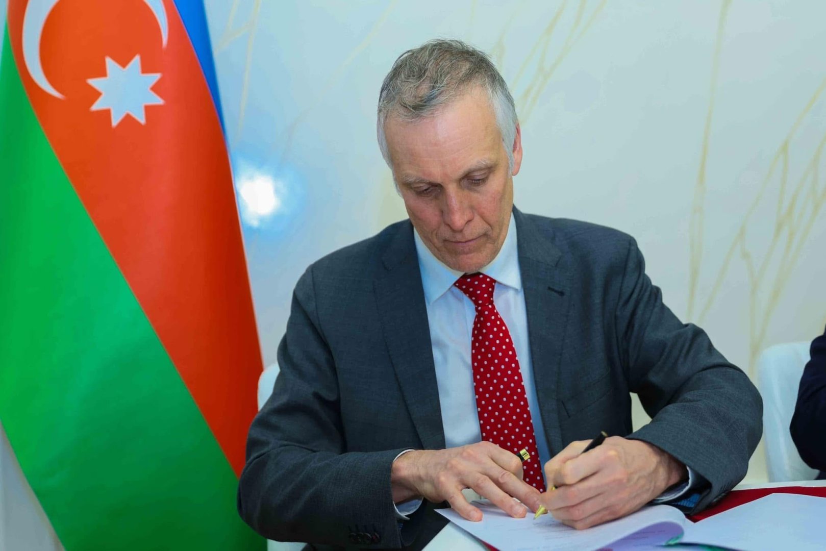 UNEC ilə Böyük Britaniyanın De Montfort Universiteti arasında memorandum imzalanıb (FOTO)