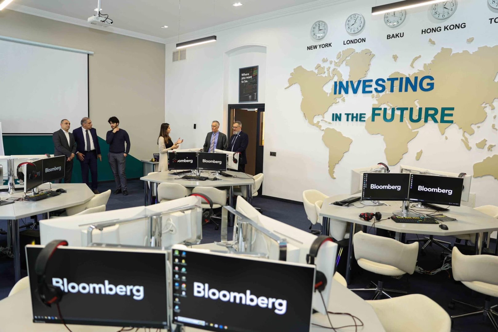 UNEC ilə Böyük Britaniyanın De Montfort Universiteti arasında memorandum imzalanıb (FOTO)