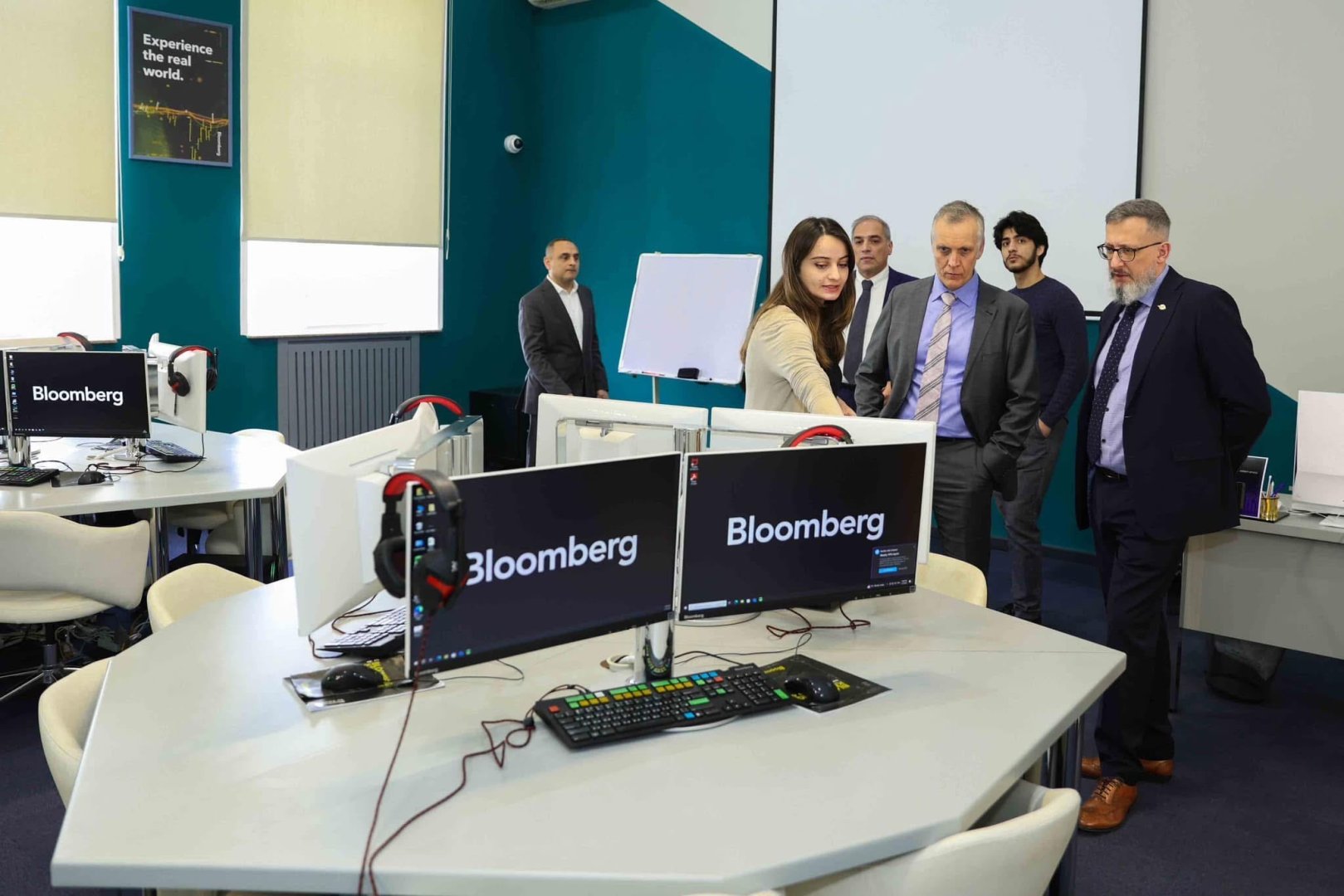 UNEC ilə Böyük Britaniyanın De Montfort Universiteti arasında memorandum imzalanıb (FOTO)