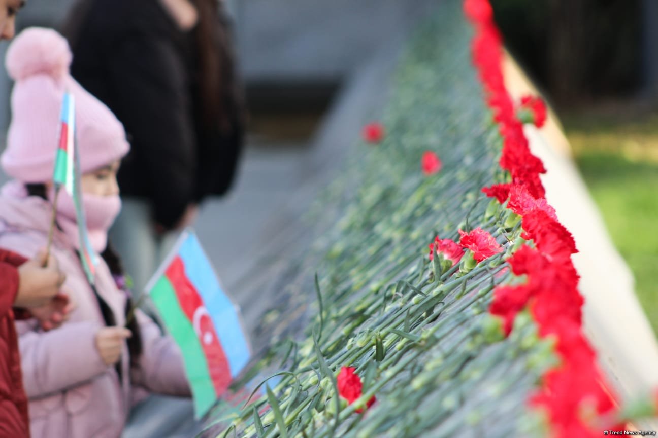 Hazırlıqlar başa çatdı - “Şəhidlər Xiyabanı”ndan FOTOREPORTAJ