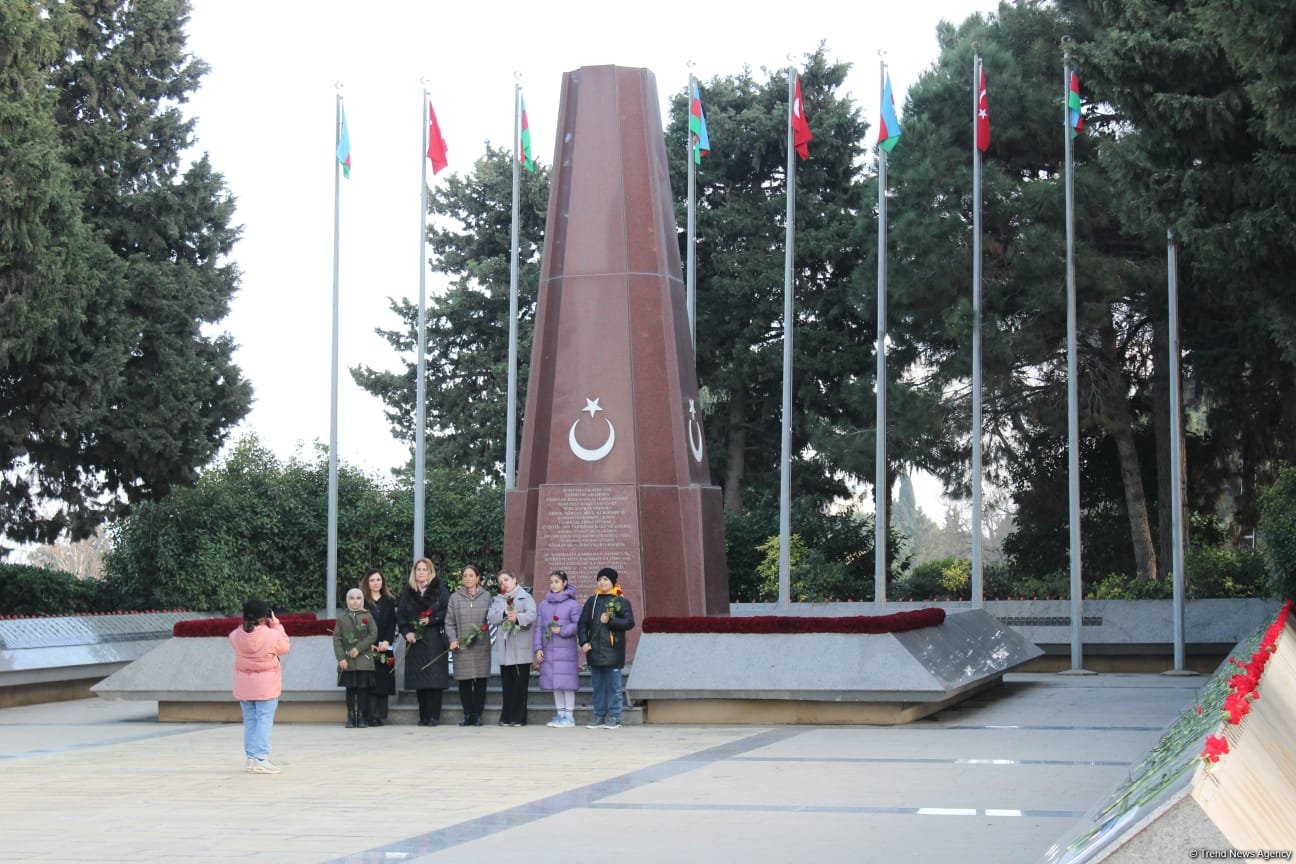Hazırlıqlar başa çatdı - “Şəhidlər Xiyabanı”ndan FOTOREPORTAJ