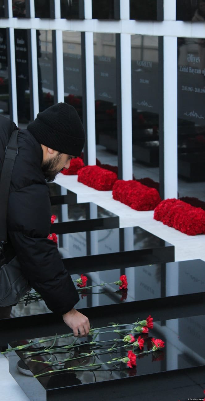 Hazırlıqlar başa çatdı - “Şəhidlər Xiyabanı”ndan FOTOREPORTAJ