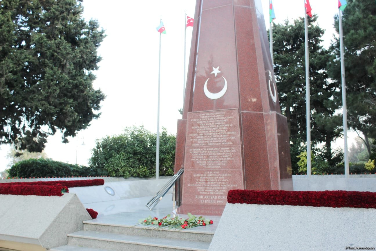 Hazırlıqlar başa çatdı - “Şəhidlər Xiyabanı”ndan FOTOREPORTAJ