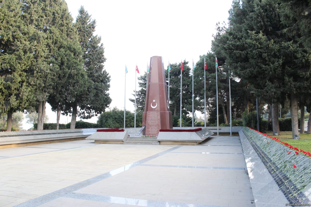 Hazırlıqlar başa çatdı - “Şəhidlər Xiyabanı”ndan FOTOREPORTAJ