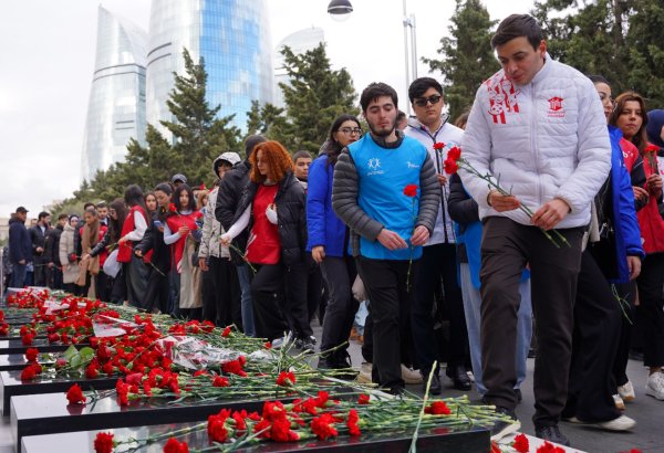 Azərbaycan Könüllüləri 20 Yanvar şəhidlərinin xatirəsini ehtiramla anıblar (FOTO)