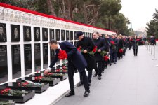 Rəqəmsal İnkişaf və Nəqliyyat Nazirliyinin kollektivi Şəhidlər xiyabanını ziyarət edib (FOTO)