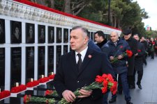 Azərbaycan xalqı 20 Yanvar faciəsi qurbanlarının əziz xatirəsini yad edib (FOTO)