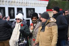 Azərbaycan xalqı 20 Yanvar faciəsi qurbanlarının əziz xatirəsini yad edib (FOTO)