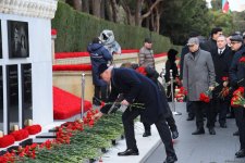 Azərbaycan xalqı 20 Yanvar faciəsi qurbanlarının əziz xatirəsini yad edib (FOTO)