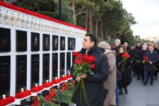 Azərbaycan xalqı 20 Yanvar faciəsi qurbanlarının əziz xatirəsini yad edib (FOTO)