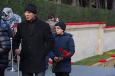 Azərbaycan xalqı 20 Yanvar faciəsi qurbanlarının əziz xatirəsini yad edib (FOTO)