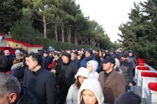 Azərbaycan xalqı 20 Yanvar faciəsi qurbanlarının əziz xatirəsini yad edib (FOTO)
