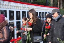 Azərbaycan xalqı 20 Yanvar faciəsi qurbanlarının əziz xatirəsini yad edib (FOTO)