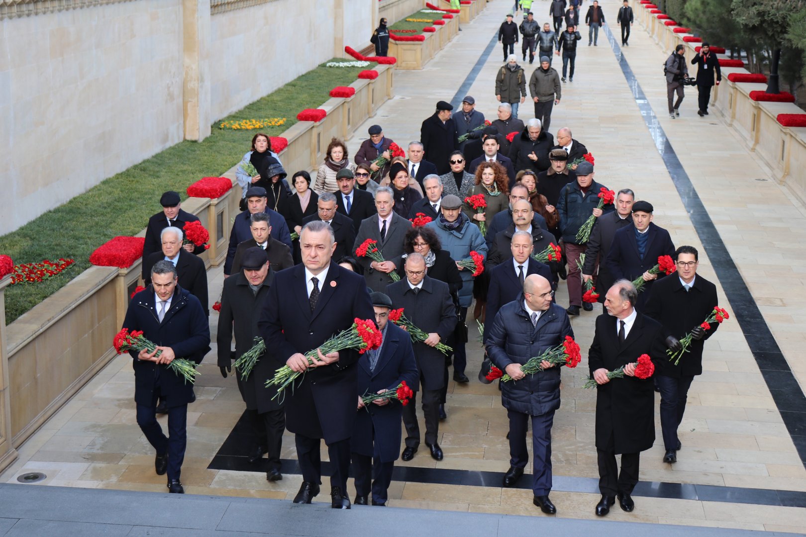 Səhiyyə Nazirliyinin rəhbərliyi və kollektivi 20 Yanvar şəhidlərinin əziz xatirəsini ehtiramla yad ediblər (FOTO)