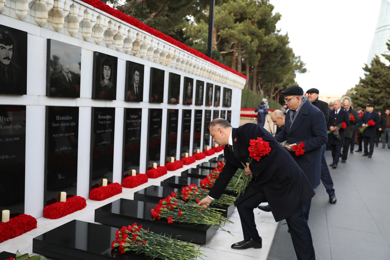 Səhiyyə Nazirliyinin rəhbərliyi və kollektivi 20 Yanvar şəhidlərinin əziz xatirəsini ehtiramla yad ediblər (FOTO)
