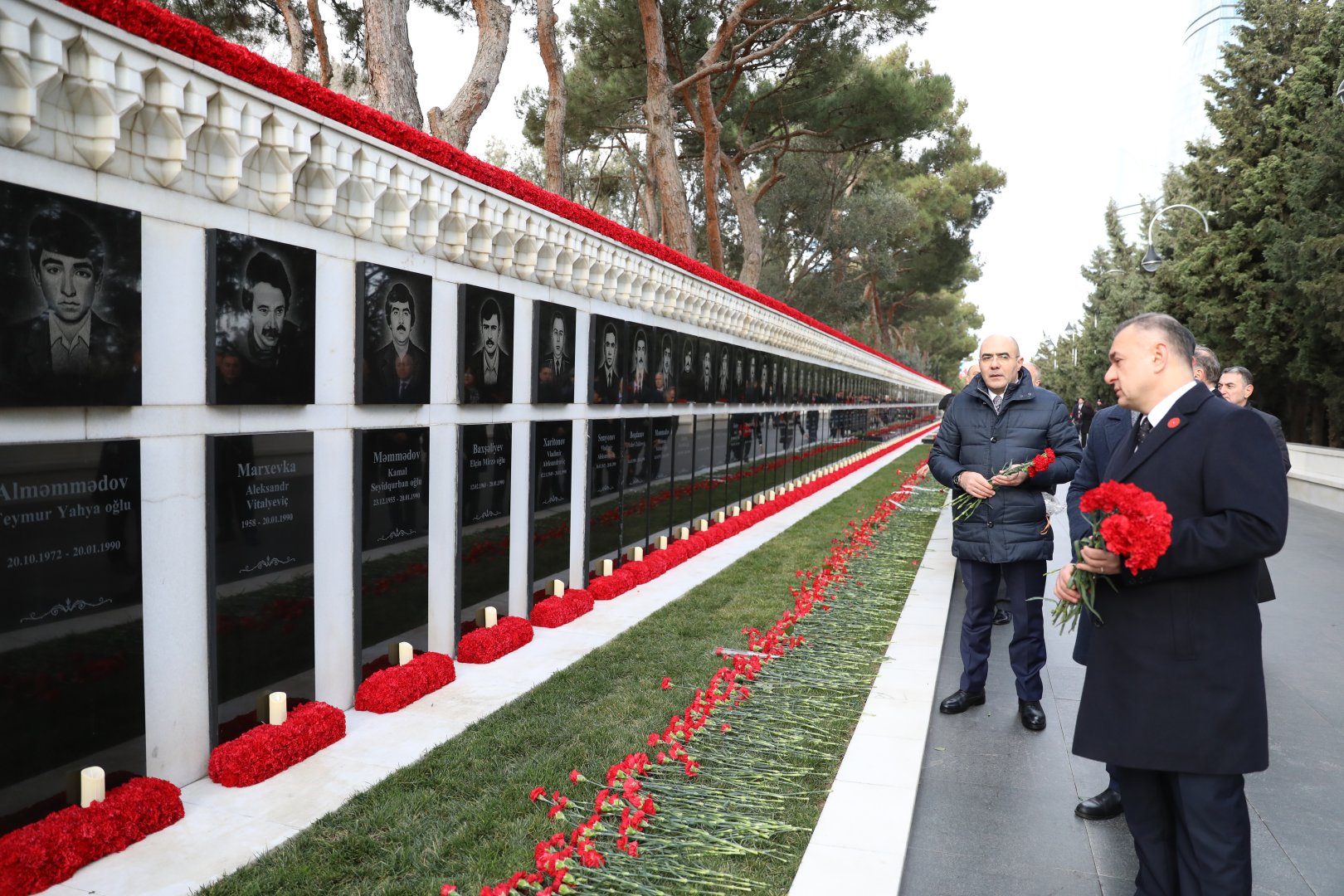 Səhiyyə Nazirliyinin rəhbərliyi və kollektivi 20 Yanvar şəhidlərinin əziz xatirəsini ehtiramla yad ediblər (FOTO)