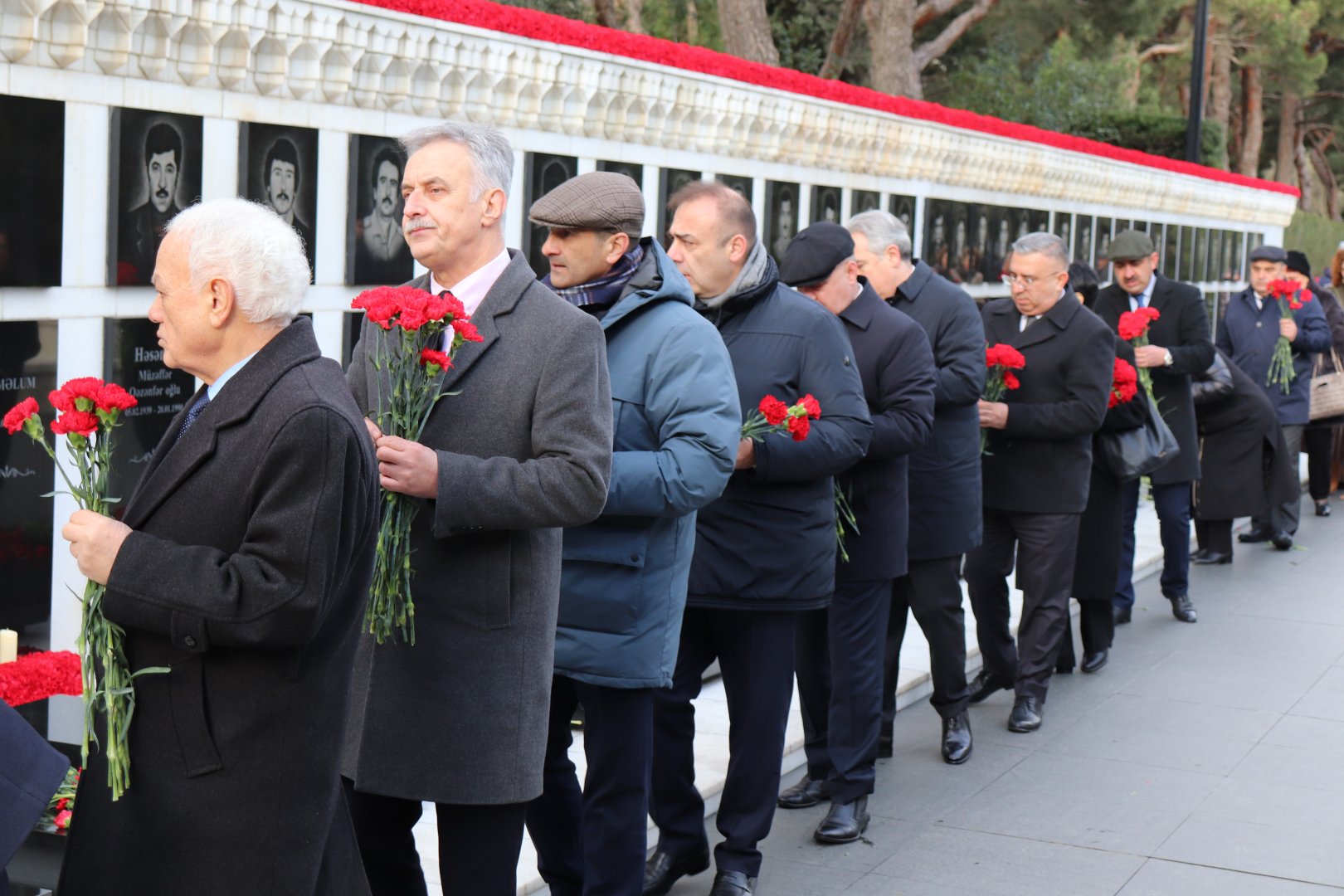 Səhiyyə Nazirliyinin rəhbərliyi və kollektivi 20 Yanvar şəhidlərinin əziz xatirəsini ehtiramla yad ediblər (FOTO)