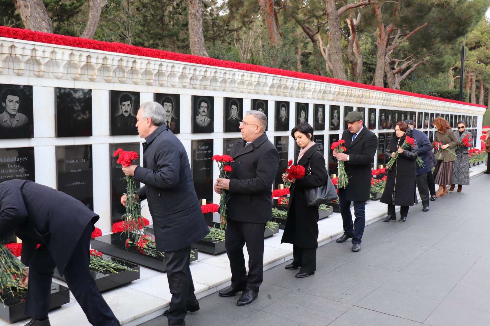 Səhiyyə Nazirliyinin rəhbərliyi və kollektivi 20 Yanvar şəhidlərinin əziz xatirəsini ehtiramla yad ediblər (FOTO)