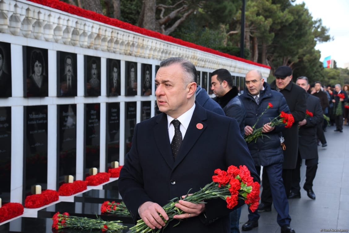 Azərbaycan xalqı 20 Yanvar faciəsi qurbanlarının əziz xatirəsini yad edib (FOTO)