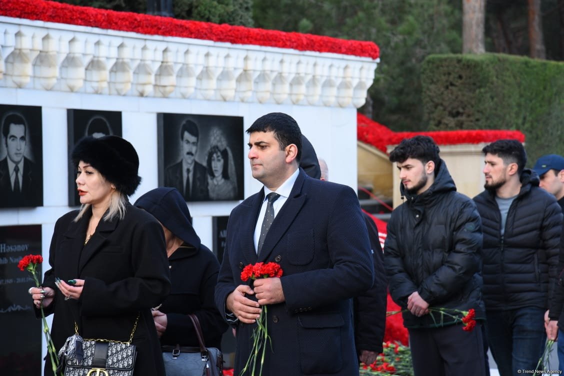 Azərbaycan xalqı 20 Yanvar faciəsi qurbanlarının əziz xatirəsini yad edib (FOTO)