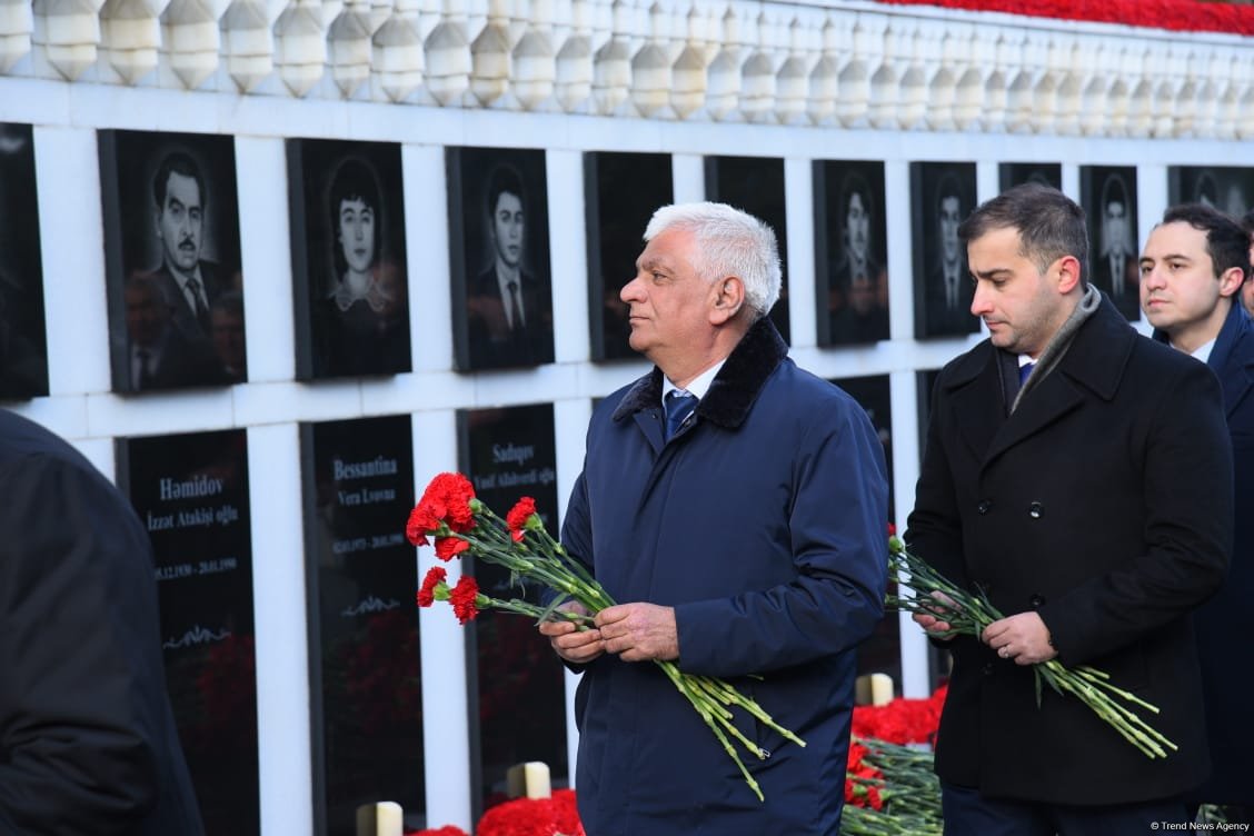 Azərbaycan xalqı 20 Yanvar faciəsi qurbanlarının əziz xatirəsini yad edib (FOTO)