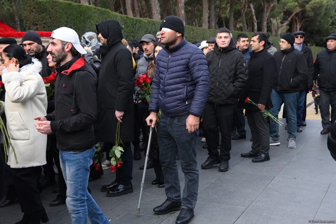 Azərbaycan xalqı 20 Yanvar faciəsi qurbanlarının əziz xatirəsini yad edib (FOTO)