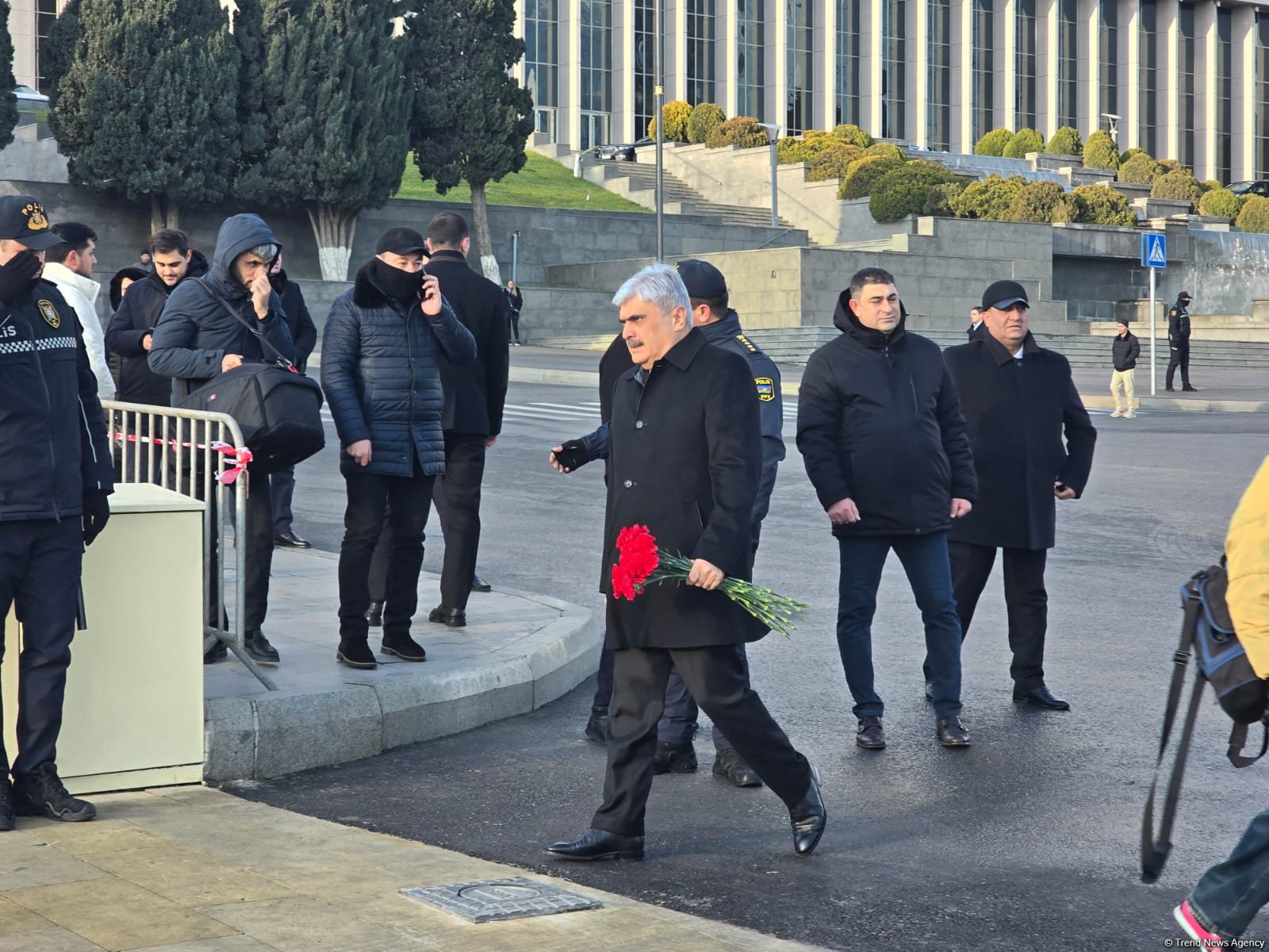 Azərbaycan xalqı 20 Yanvar faciəsi qurbanlarının əziz xatirəsini yad edib (FOTO)
