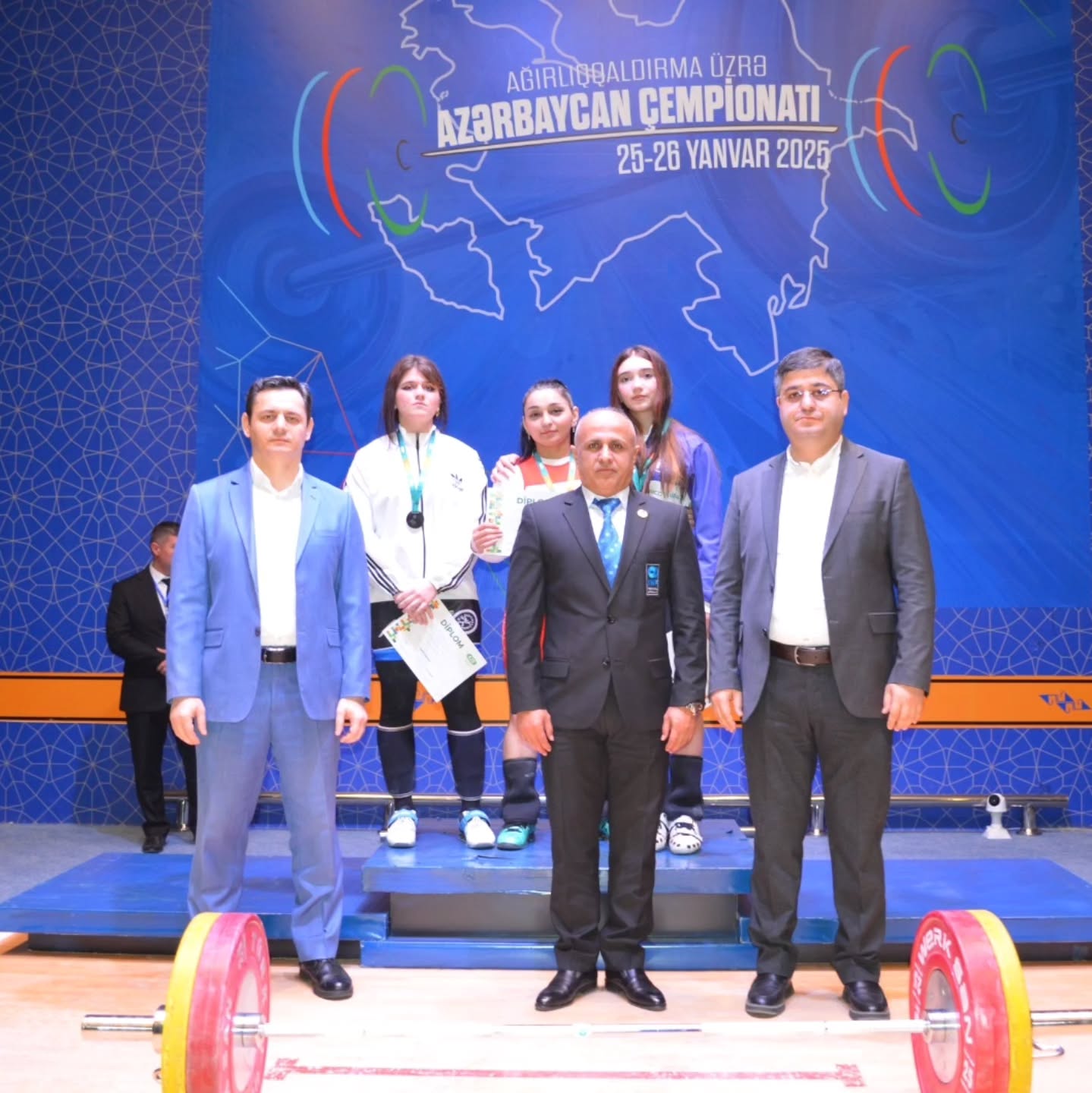 Ağırlıqqaldırma üzrə Azərbaycan çempionatında qadın atletlər qalibləri müəyyənləşdiriblər (FOTO)
