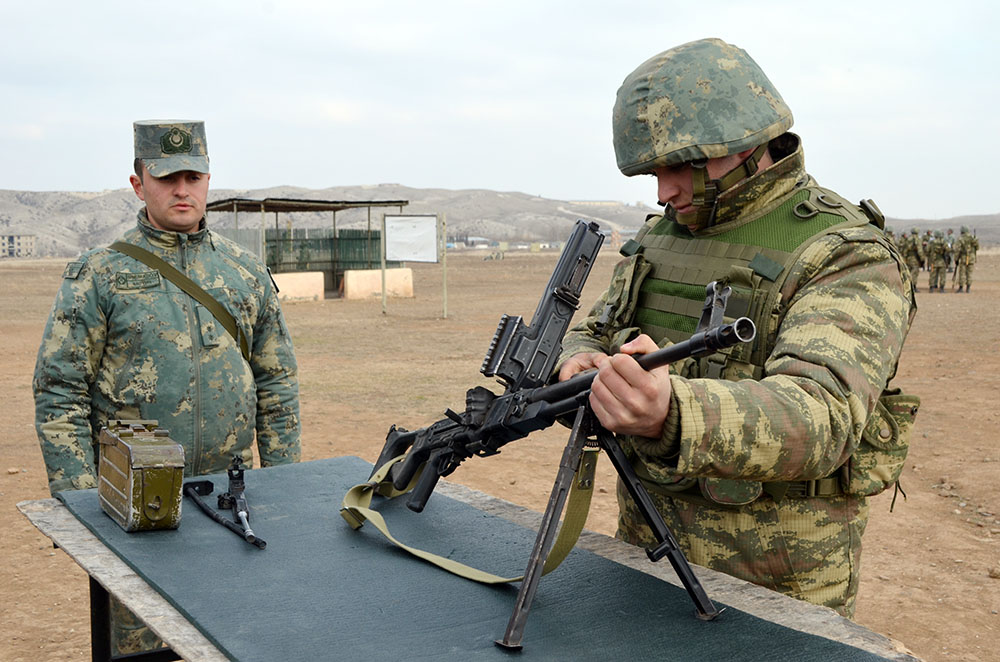 Hərbi vəzifəlilərlə keçirilən təlim toplanışı davam edir (FOTO/VİDEO)