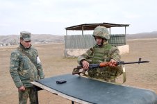 Hərbi vəzifəlilərlə keçirilən təlim toplanışı davam edir (FOTO/VİDEO)