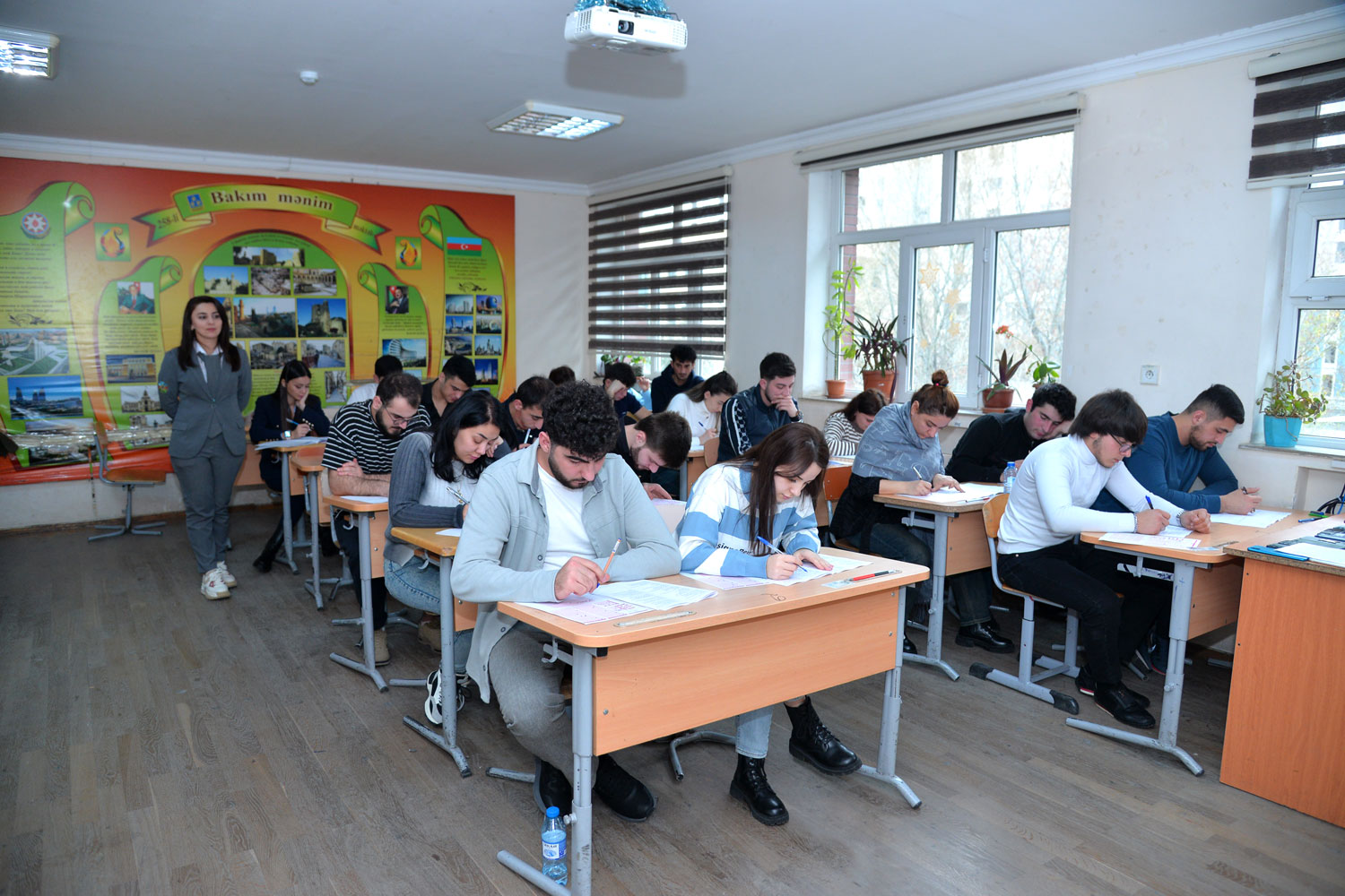 9 və 11-ci sinifi başa vura bilməyən şəxslər üçün eksternat imtahanları keçirilib (FOTO)