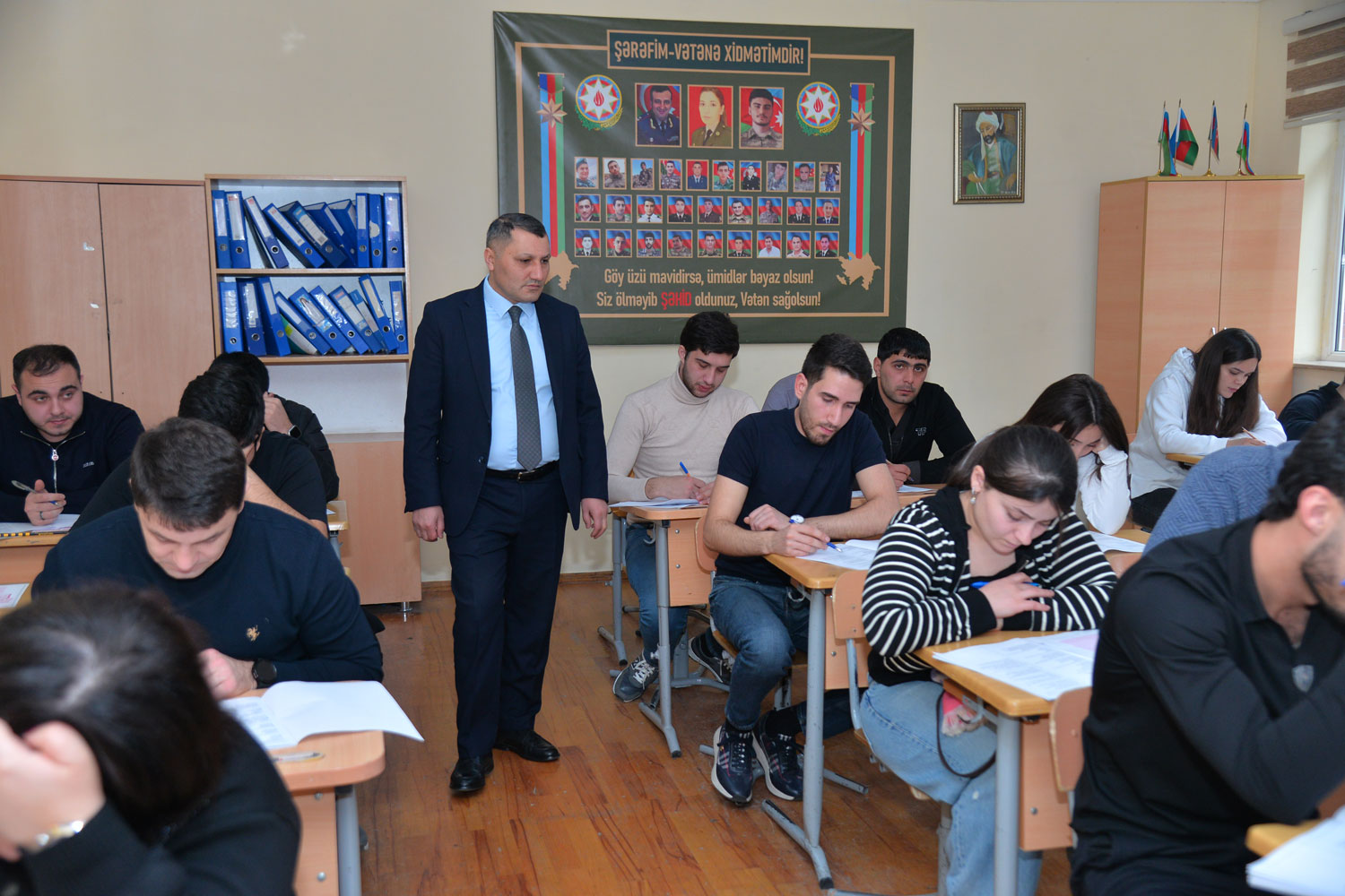 9 və 11-ci sinifi başa vura bilməyən şəxslər üçün eksternat imtahanları keçirilib (FOTO)