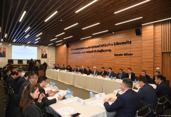 Ekoloji təmiz və təhlükəsiz nəqliyyat vasitələrinin dövriyyəsinin stimullaşdırılması ilə bağlı iclas keçirilib (FOTO)