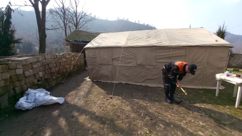 Lənkəranda evi yanan sakinə çadır qurulub (FOTO/VİDEO)