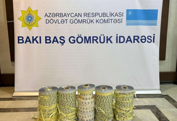 “İpək yolu” gömrük postunda saxta aksiz markası və nişanlar aşkarlanıb