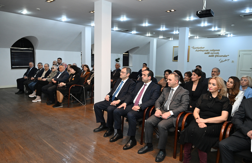 Samir Nuriyev “İçərişəhər” Dövlət Tarix-Memarlıq Qoruğu İdarəsi İdarə Heyətinin yeni sədrini kollektivə təqdim edib (FOTO)