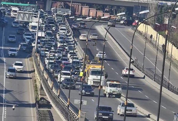 "Koroğlu" metrostansiyası istiqamətində təmirə görə sıxlıq yaranıb