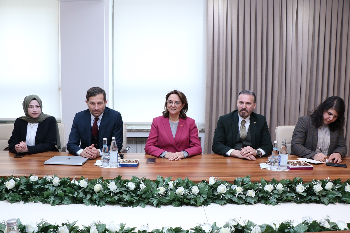 AzMİU tələbələrinə Türkiyədə təhsil imkanları və təqaüd proqramları haqqında məlumat verilib (FOTO)