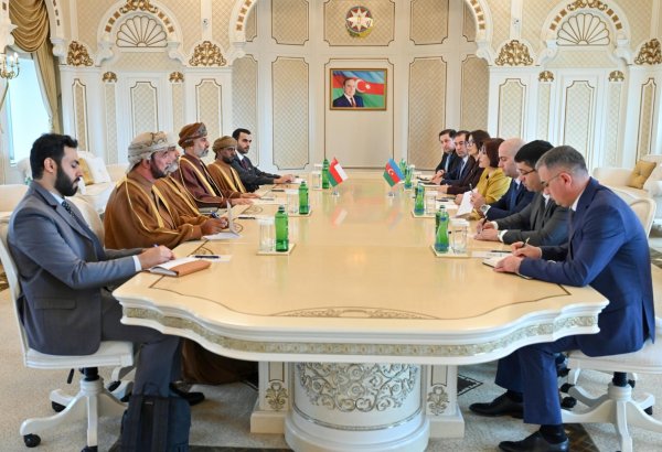 Azərbaycan və Oman arasında qarşılıqlı maraq doğuran məsələlər müzakirə edilib