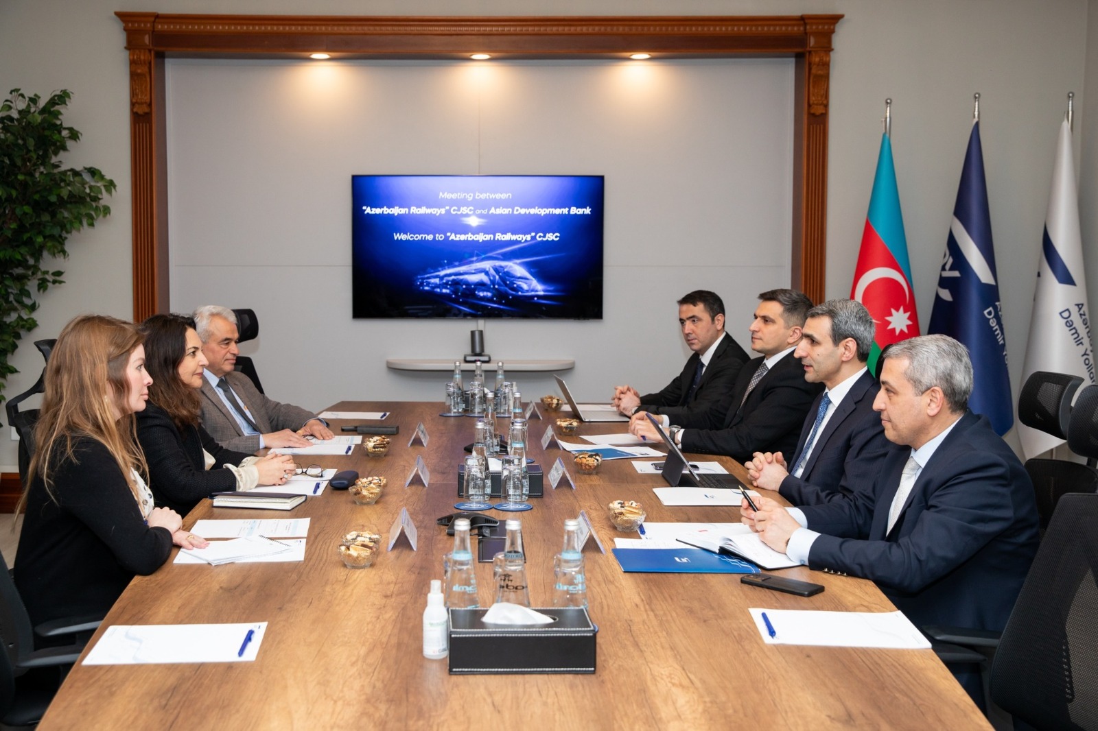 ADY ilə Asiya İnkişaf Bankı arasında Sumqayıt–Yalama dəmiryol xəttinin bərpası müzakirə olunub (FOTO)