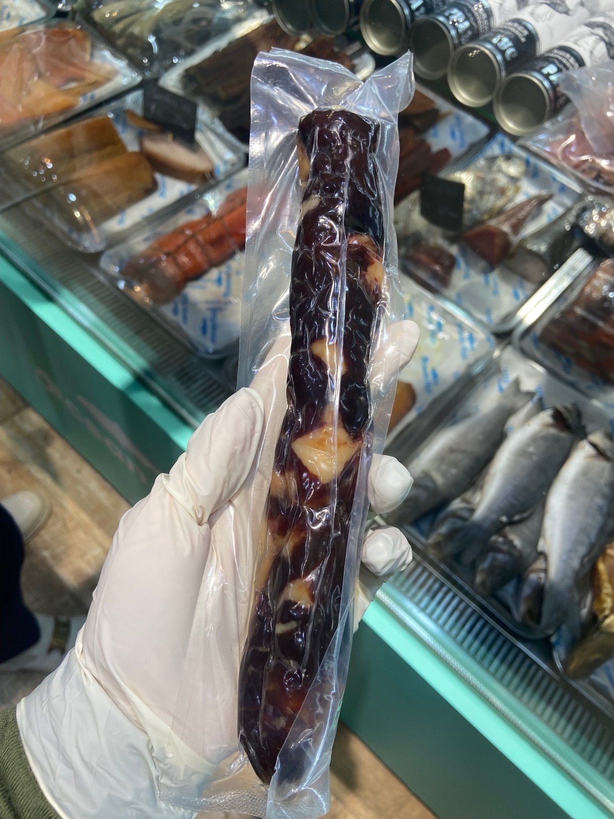 Bakıda mağazada mənşəyi məlum olmayan qida məhsulları aşkarlandı (FOTO)