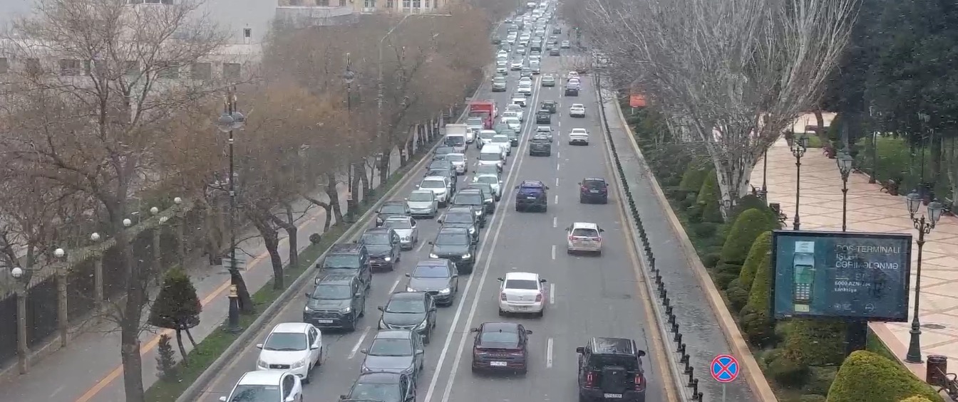Paytaxtın bir sıra yollarında tıxac var - SİYAHI (FOTO)