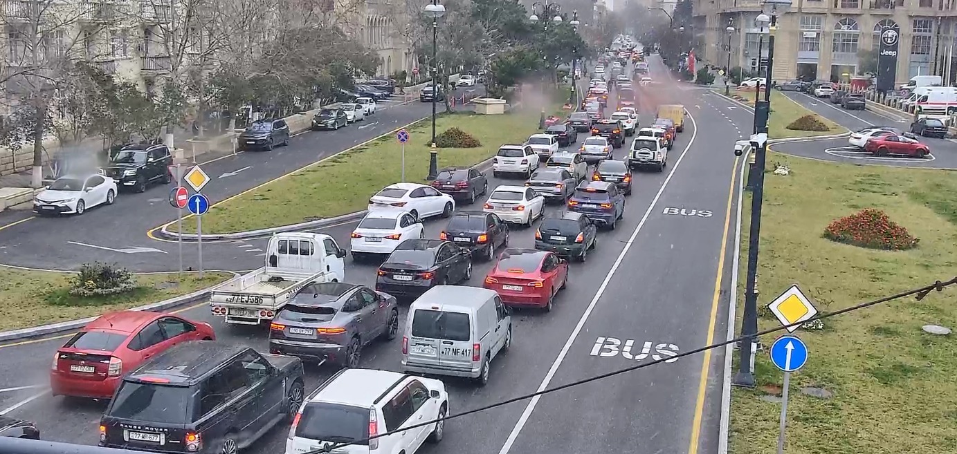 Paytaxtın bir sıra yollarında tıxac var - SİYAHI (FOTO)
