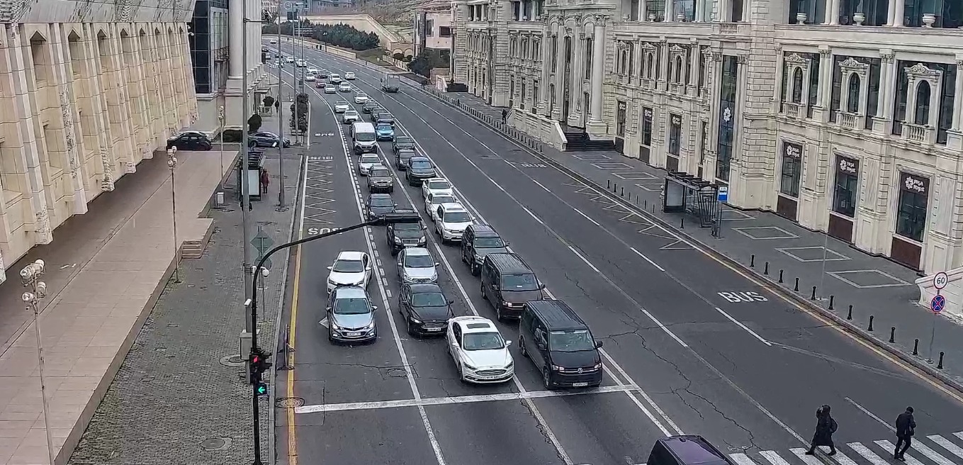 Paytaxtın bir sıra yollarında tıxac var - SİYAHI (FOTO)
