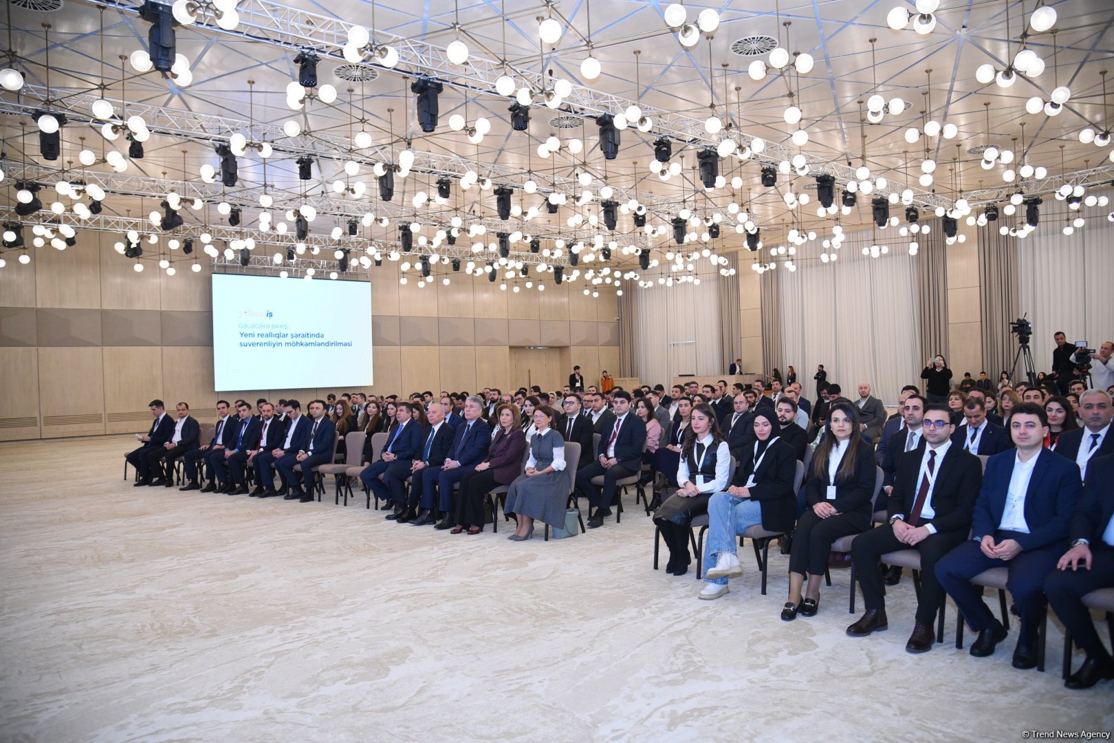 Bakıda “Gələcəyə baxış: Yeni reallıqlar şəraitində suverenliyin möhkəmləndirilməsi” forumu keçirilib (FOTO)