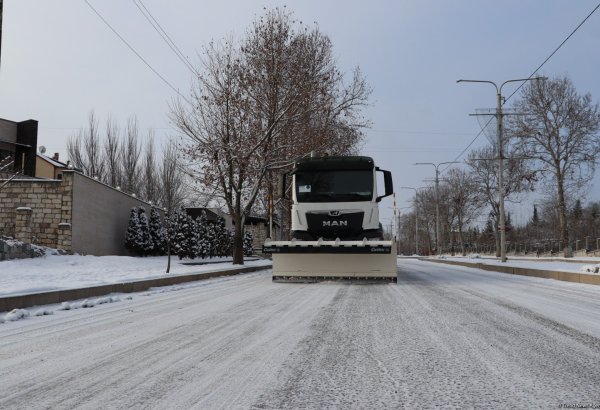 Xankəndidə yollar qardan təmizlənir (FOTO)